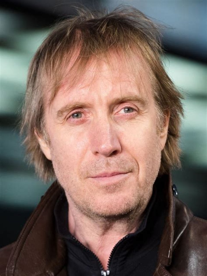 How tall is Rhys Ifans
