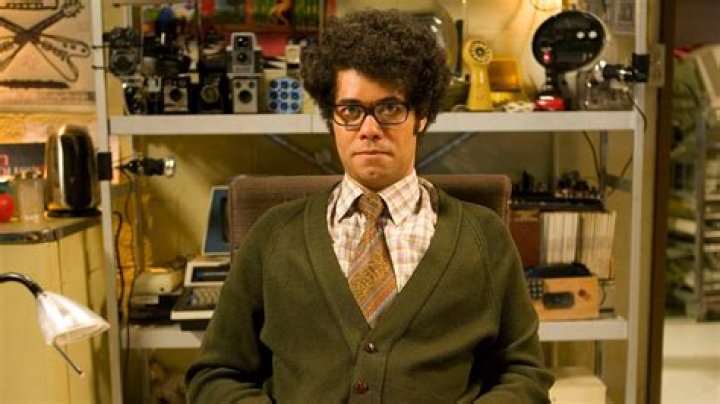 How tall is Richard Ayoade