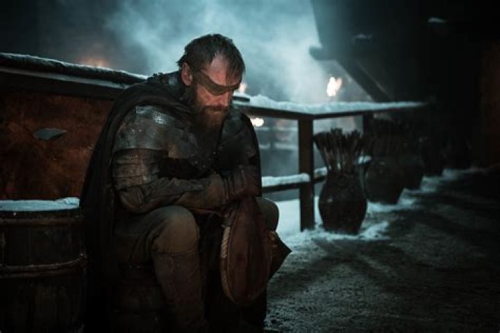 How tall is Richard Dormer