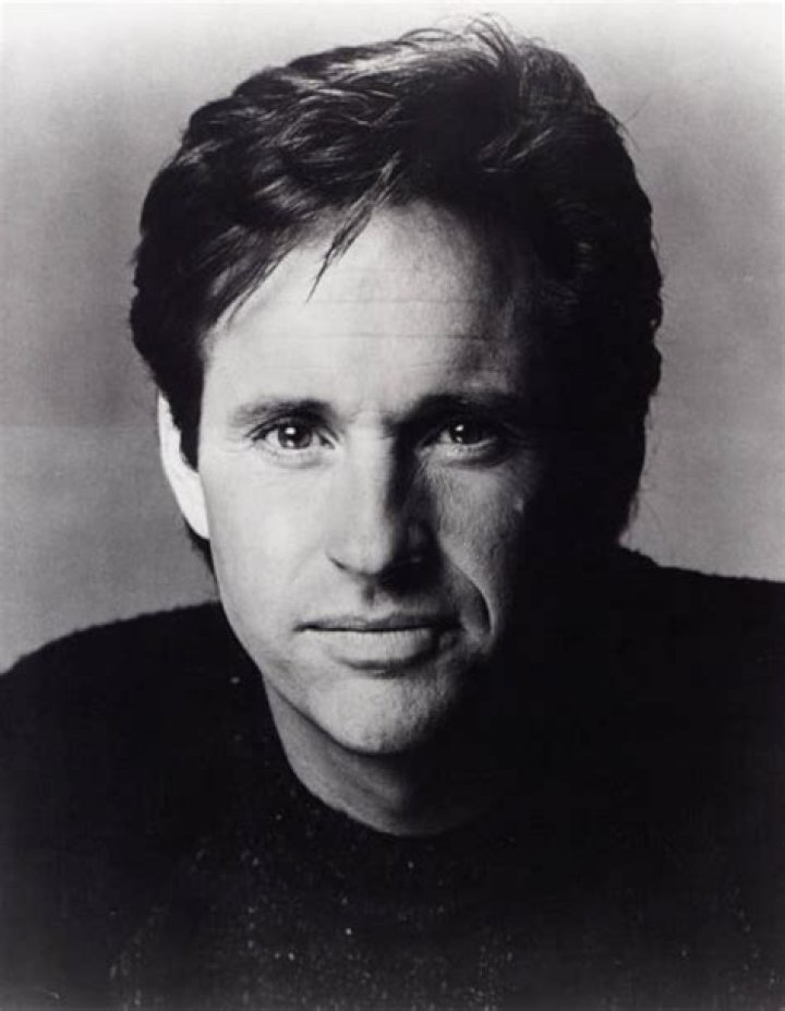 Robert Hays (Movie Actor) - Age, Birthday, Bio, Facts, Family, Net Worth, Height & More