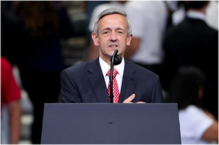 Robert Jeffress (Religious Leader) - Age, Birthday, Bio, Facts, Family, Net Worth, Height & More