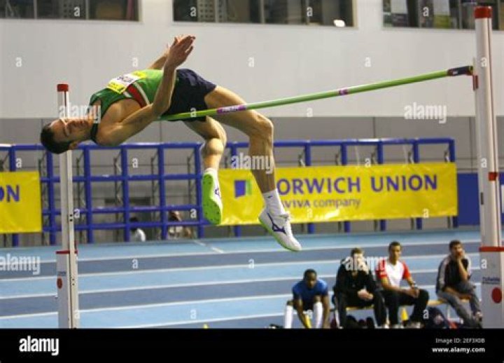 Robert Mitchell Biography, Age, Height, Wife, Net Worth, Family