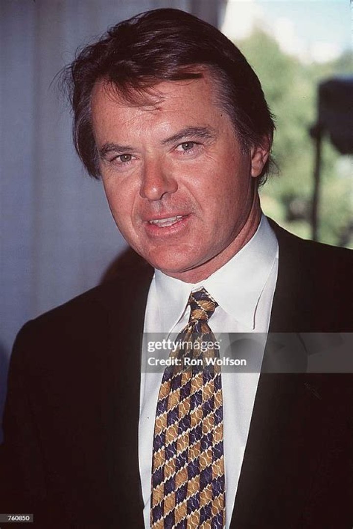 Robert Urich (TV Actor) - Age, Birthday, Bio, Facts, Family, Net Worth, Height & More
