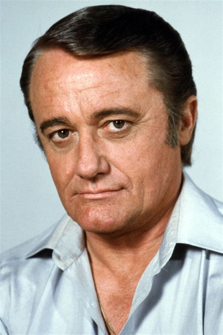 Robert Vaughn (TV Actor) - Age, Birthday, Bio, Facts, Family, Net Worth, Height & More