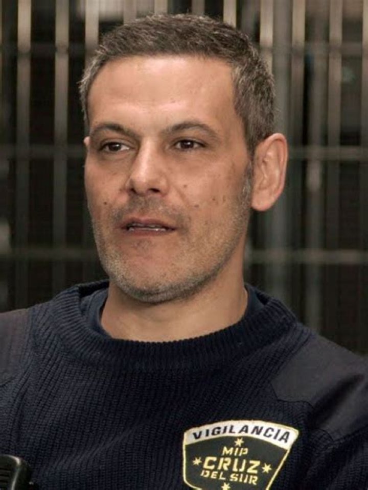 Roberto Enríquez (TV Actor) - Age, Birthday, Bio, Facts, Family, Net Worth, Height & More