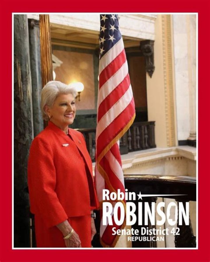 Robin Robinson (Journalist) - Age, Birthday, Bio, Facts, Family, Net Worth, Height & More