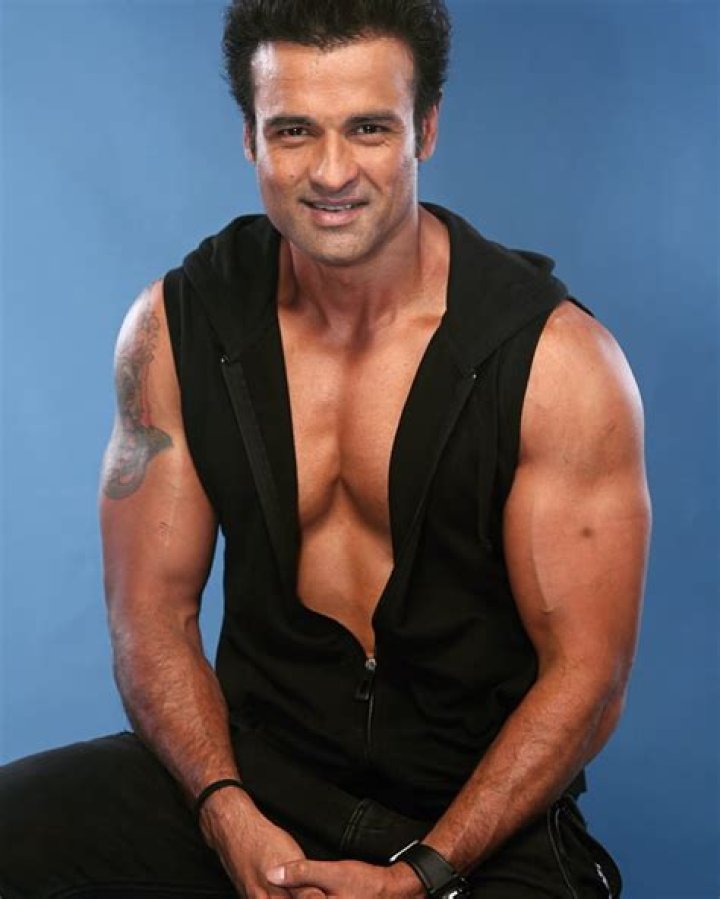 Rohit Roy (TV Actor) - Age, Birthday, Bio, Facts, Family, Net Worth, Height & More