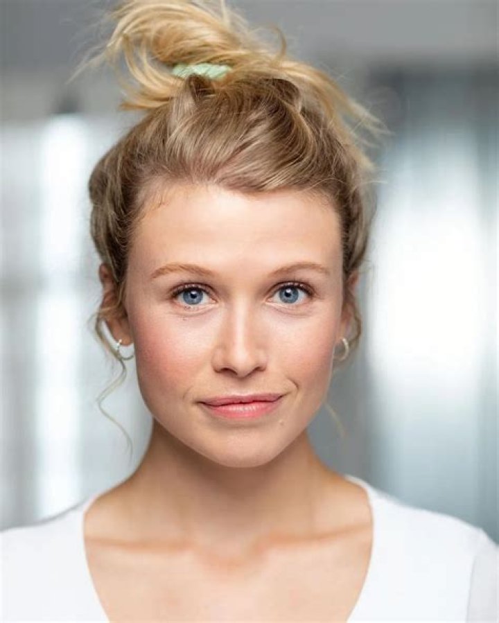 Rose Reynolds (TV Actress) - Age, Birthday, Bio, Facts, Family, Net Worth, Height & More