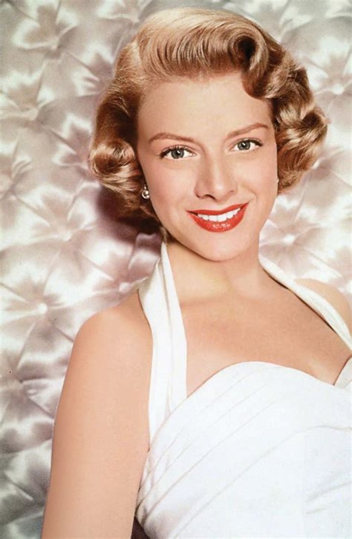Rosemary Clooney (Pop Singer) - Age, Birthday, Bio, Facts, Family, Net Worth, Height & More