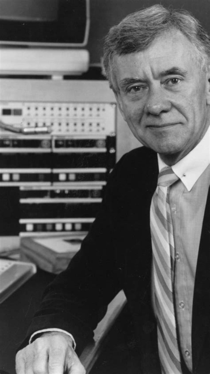 Roy Leonard (YouTube Star) - Age, Birthday, Bio, Facts, Family, Net Worth, Height & More