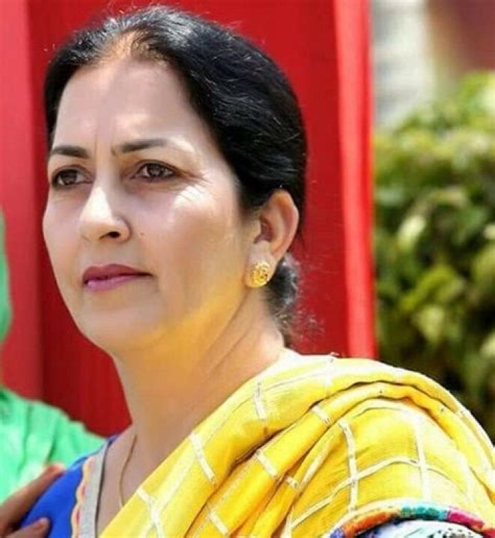 
Rupinder Rupi Height, Weight, Net Worth, Age, Birthday, Wikipedia, Who, Instagram, Biography 