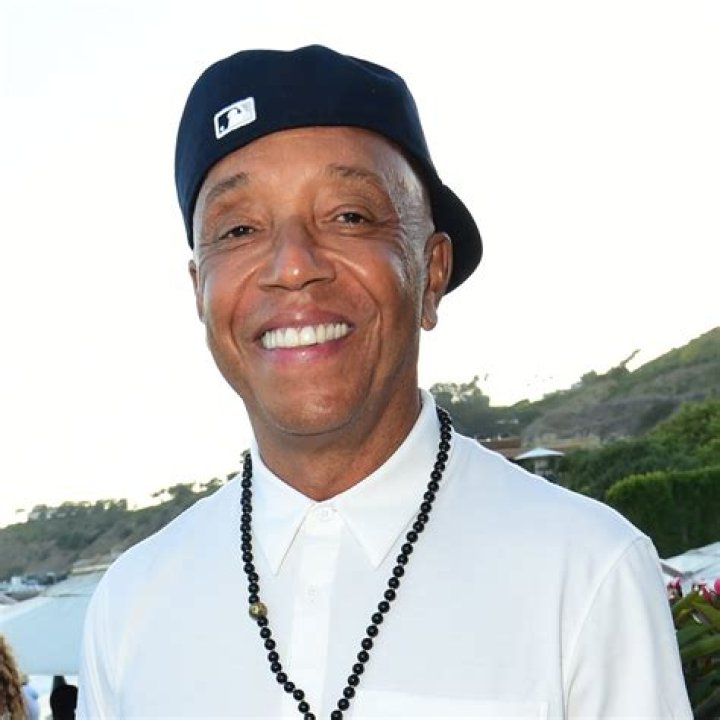 How tall is Russell Simmons