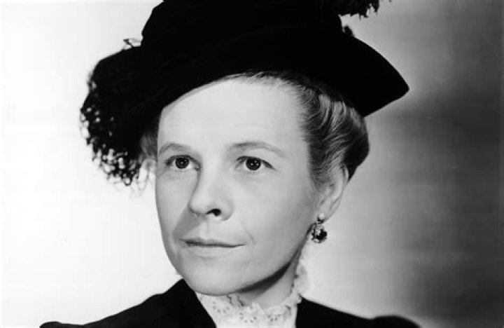 Ruth Gordon (Movie Actress) - Age, Birthday, Bio, Facts, Family, Net Worth, Height & More
