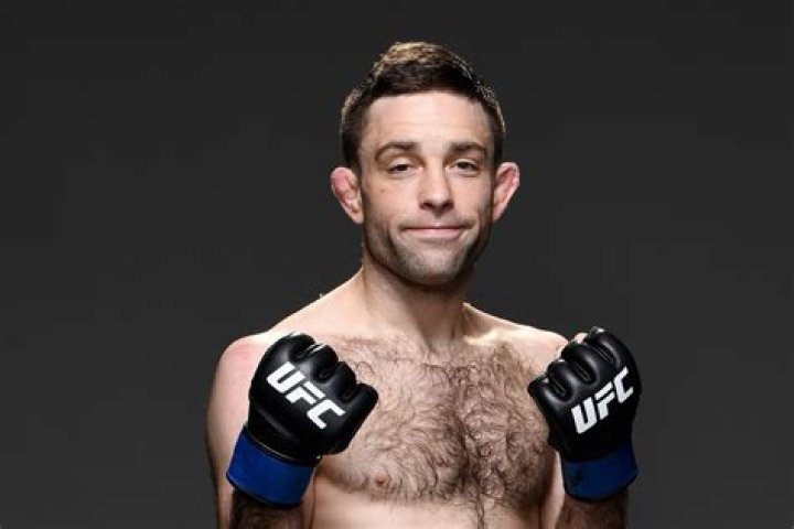 Ryan Hall Biography, Age, Height, Wife, Net Worth, Family