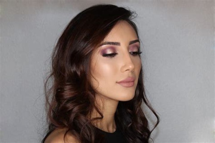 Sadaf Beauty (Instagram Star) - Age, Birthday, Bio, Facts, Family, Net Worth, Height & More