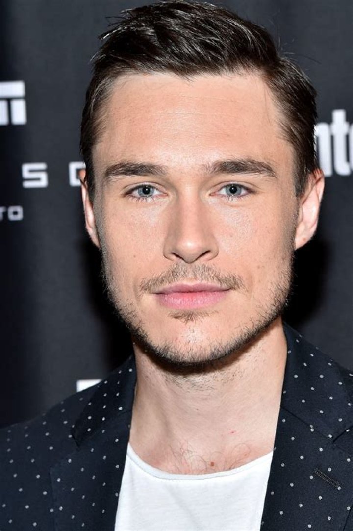 Sam Underwood – Celebsgraphy