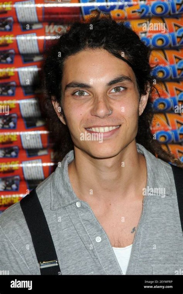 Samuel Larsen Biography, Age, Height, Wife, Net Worth, Family