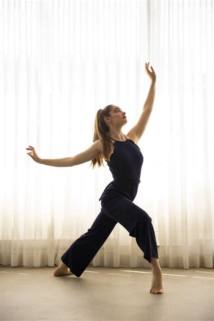 Sarah Johnston (Fitness Instructor) - Age, Birthday, Bio, Facts, Family, Net Worth, Height & More