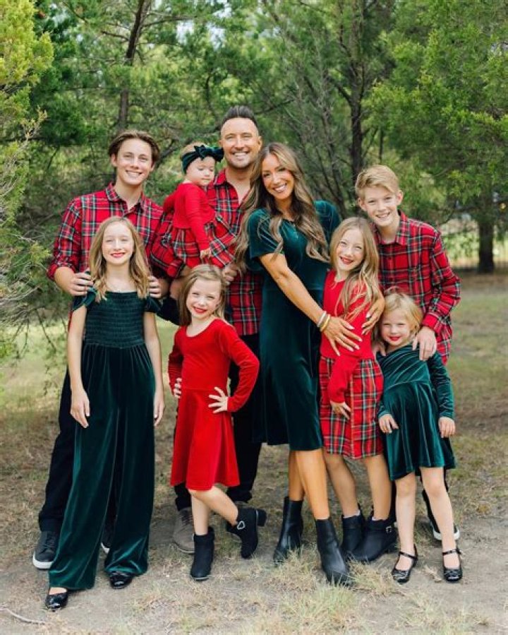 Sarah Litvinchuk (Instagram Star) - Age, Birthday, Bio, Facts, Family, Net Worth, Height & More