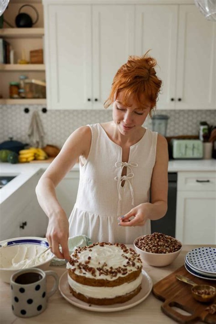 Sarah Therese (YouTube Star) - Age, Birthday, Bio, Facts, Family, Net Worth, Height & More