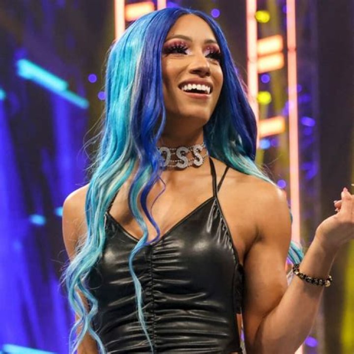 Sasha Banks Biography, Age, Height, Husband, Net Worth, Family