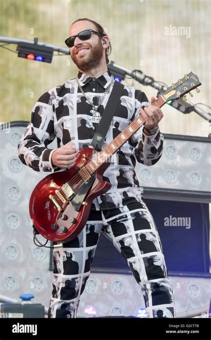 Saul Milton (Music Producer) - Age, Birthday, Bio, Facts, Family, Net Worth, Height & More