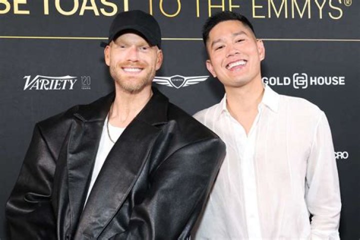 How tall is Scott Hoying