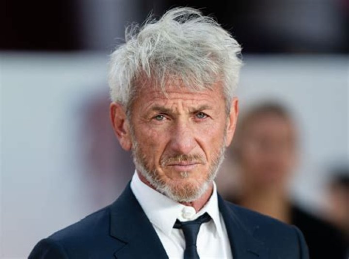 How tall is Sean Penn