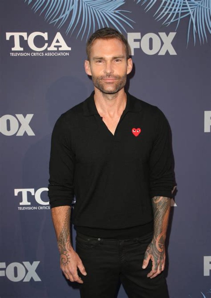 How tall is Seann William Scott