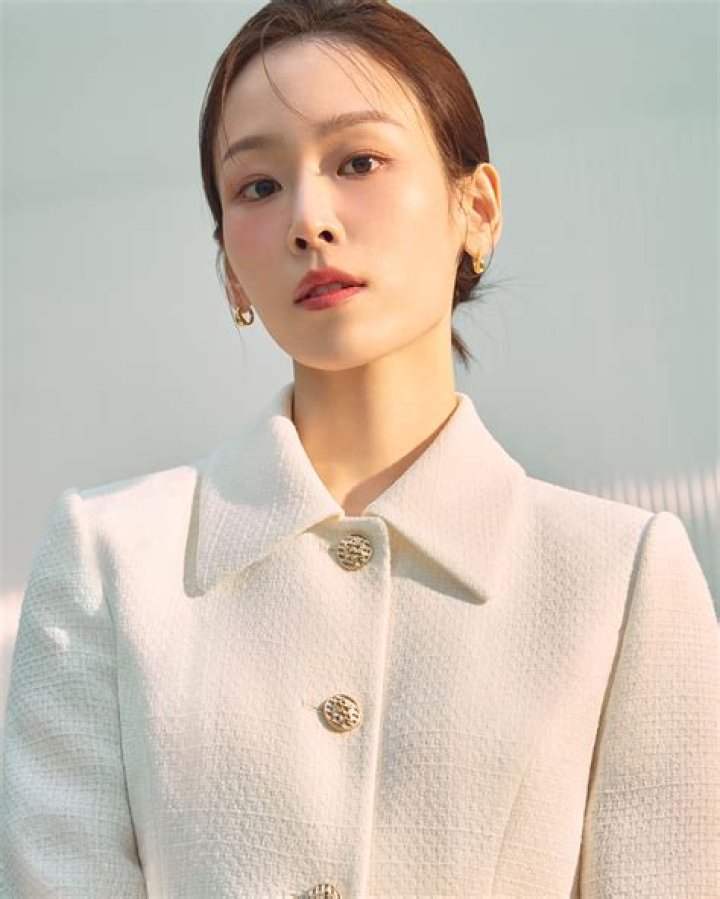 Seo Hyun-jin Biography, Age, Height, Husband, Net Worth, Family