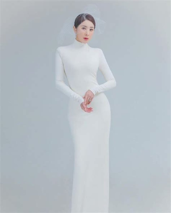 Seo In-young Biography, Age, Height, Husband, Net Worth, Family