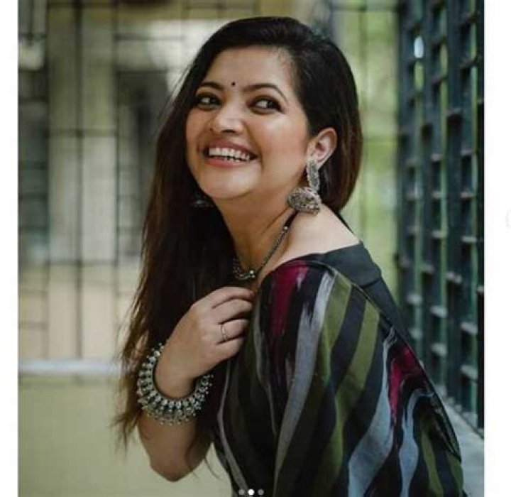 Who is Shalmalee Tolye? Wiki, Age, Husband, Kids, Parents, Caste, Biography & More