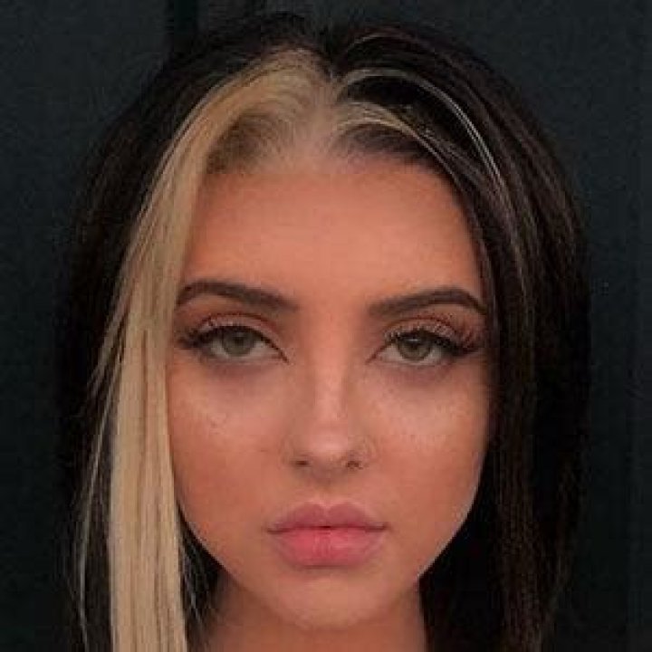 Shannon Bubb (Instagram Star) - Age, Birthday, Bio, Facts, Family, Net Worth, Height & More