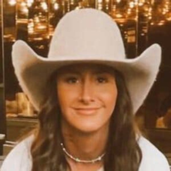 Shelley Marsh (TikTok Star) - Age, Birthday, Bio, Facts, Family, Net Worth, Height & More