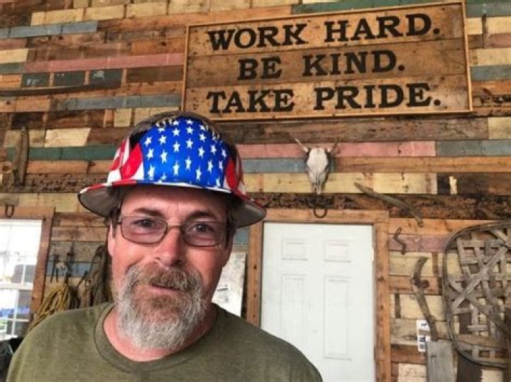 Barnwood Builders Sherman Thompson Wiki Bio, Wife, Married, Net Worth, Age 2022