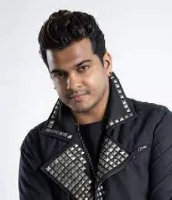 Shihan Mihiranga Bennet Biography, Age, Height, Wife, Net Worth, Family