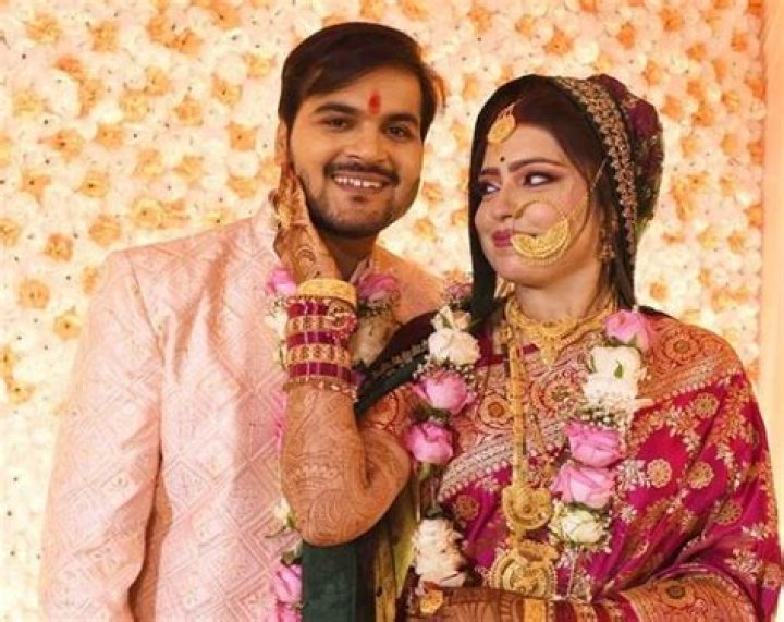 Who is Shivani Pandey Kallu? Wiki, Biography, Age, Family & Facts About Arvind Akela Kallu's Wife