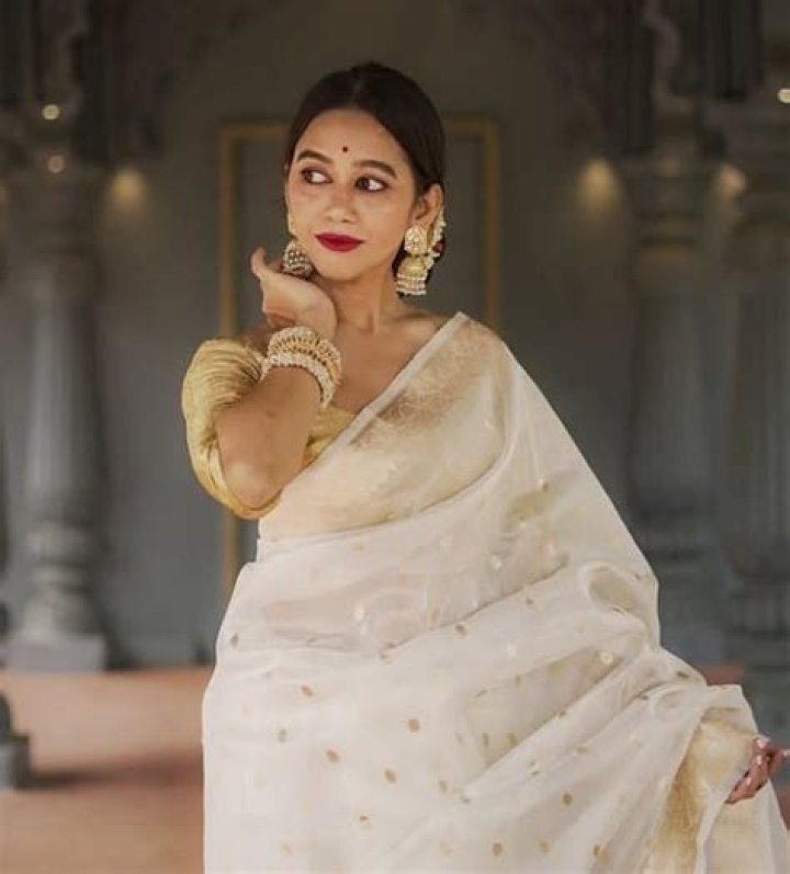 Shramona Poddar (Instagram Star) - Age, Birthday, Bio, Facts, Family, Net Worth, Height & More