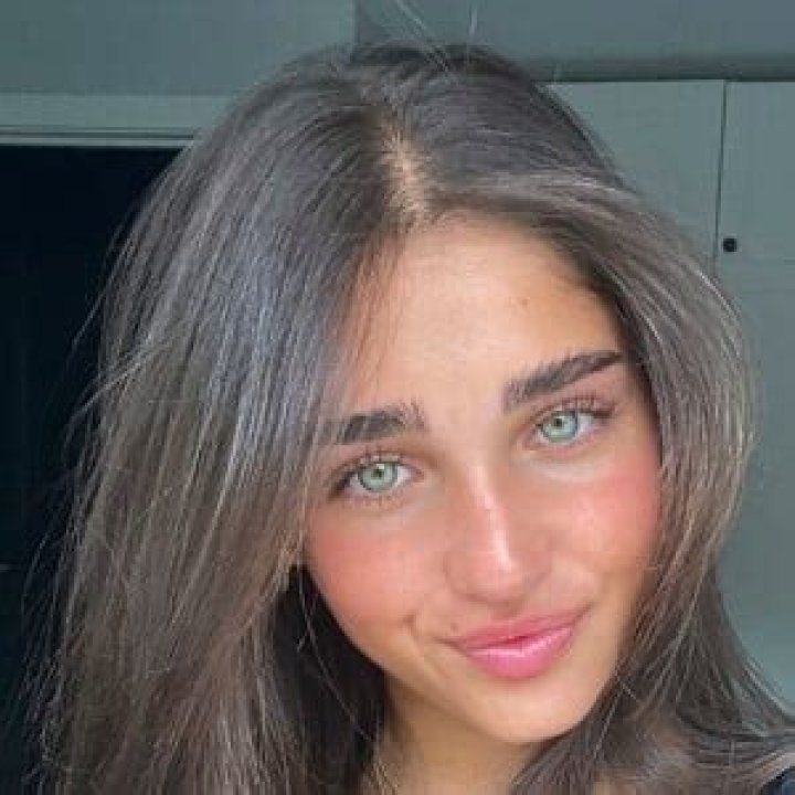 Sienna Walker (TikTok Star) - Age, Birthday, Bio, Facts, Family, Net Worth, Height & More