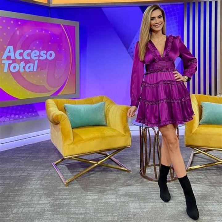 Silvana Altahona (TV Show Host) - Age, Birthday, Bio, Facts, Family, Net Worth, Height & More