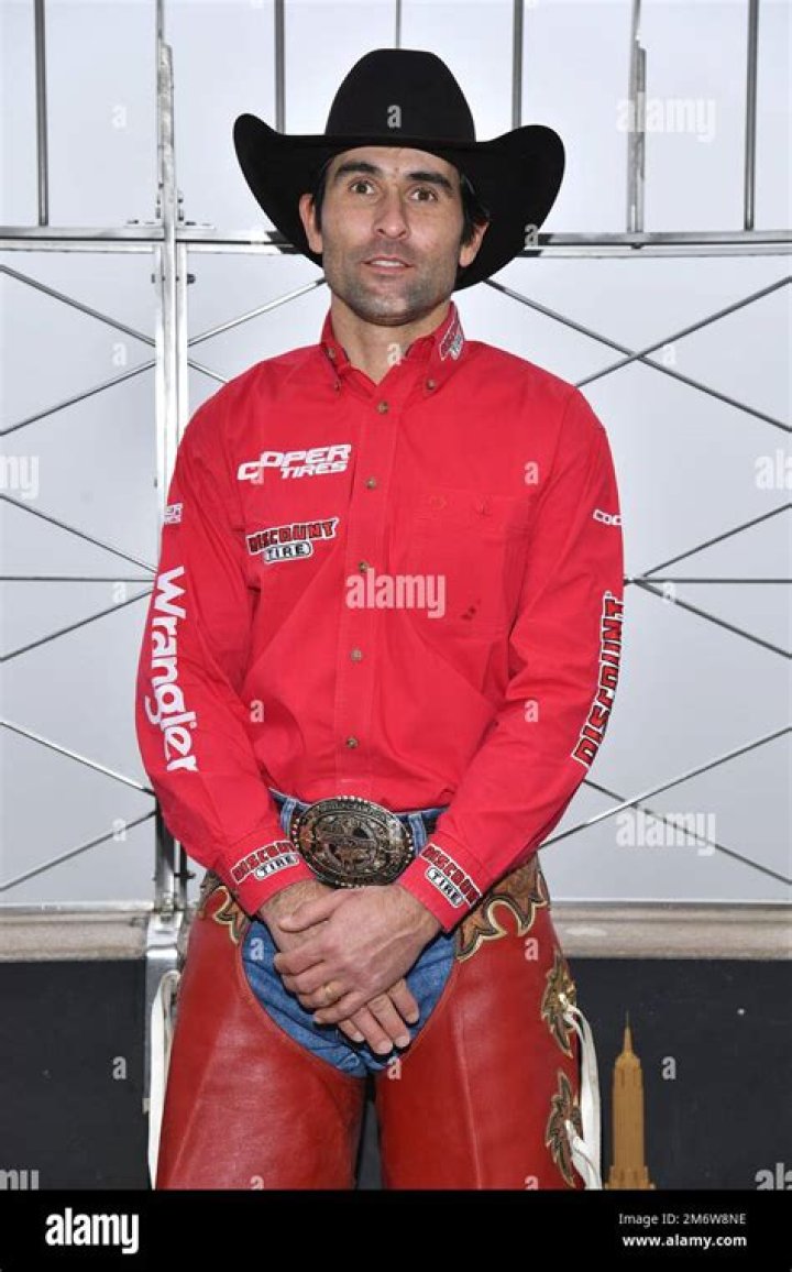 Silvano Alves (Bull Rider) - Age, Birthday, Bio, Facts, Family, Net Worth, Height & More
