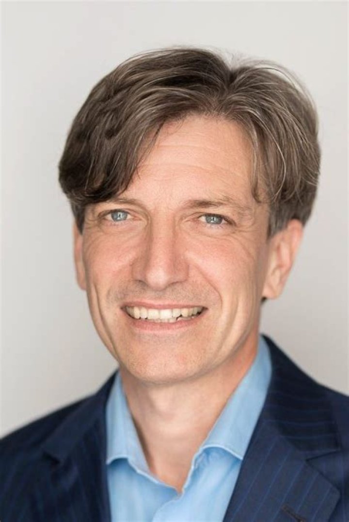 Simon Skelton Biography, Age, Height, Wife, Net Worth, Family