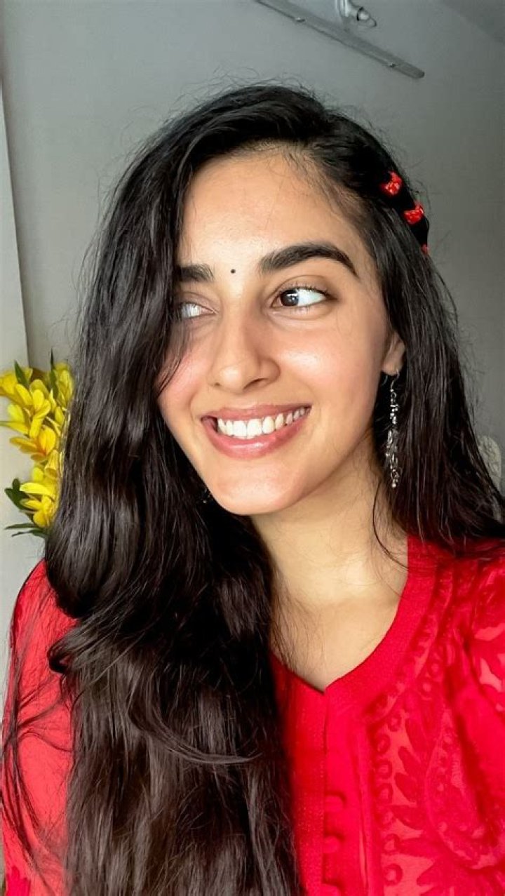 Simrat Kaur (Movie Actress) - Age, Birthday, Bio, Facts, Family, Net Worth, Height & More