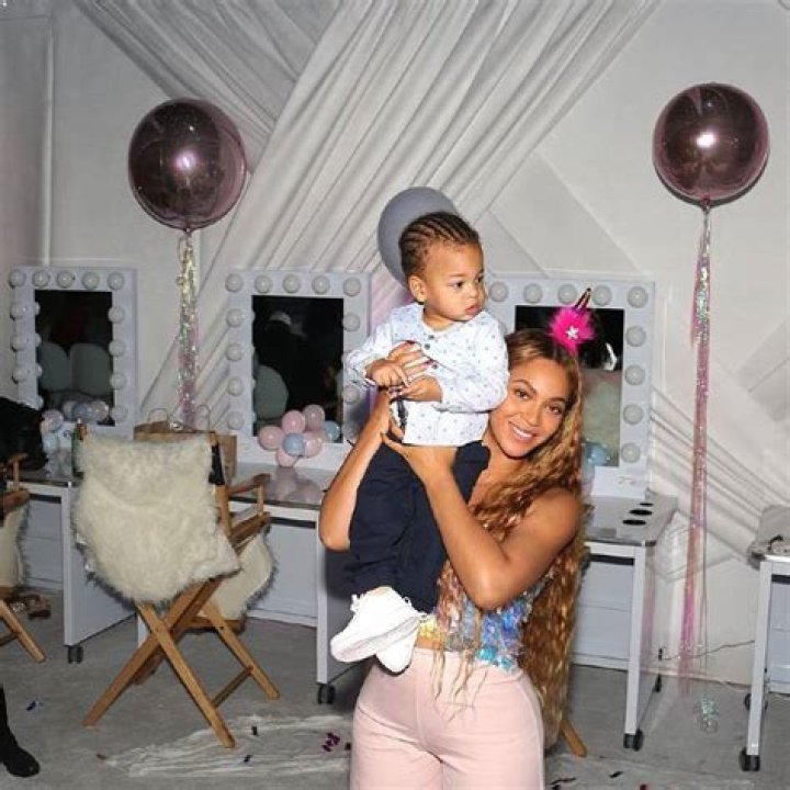 
Sir Carter Height, Weight, Net Worth, Age, Birthday, Wikipedia, Who, Nationality, Biography 
