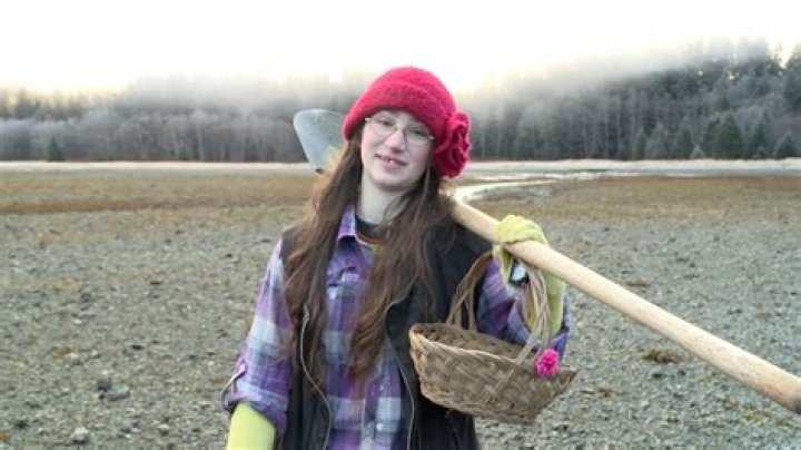 
Snowbird Brown’s from “Alaskan Bush People” Wiki: Teeth, Net Worth, Pregnant, Real Name, Boyfriend 