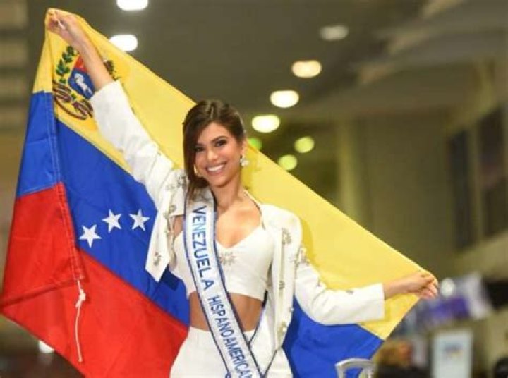 Sofía Fernández (Instagram Star) - Age, Birthday, Bio, Facts, Family, Net Worth, Height & More