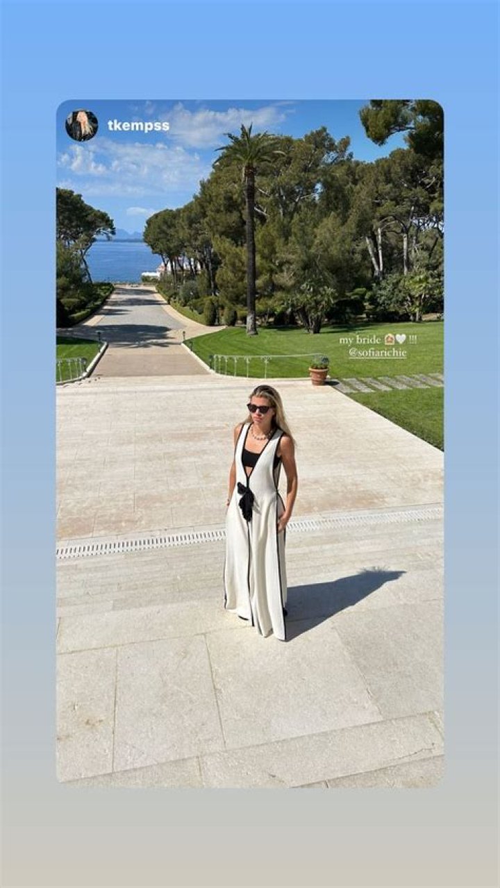 Sofia Richie Posts a Hilarious Video While Getting Her Hair Highlighted — Foil and All!