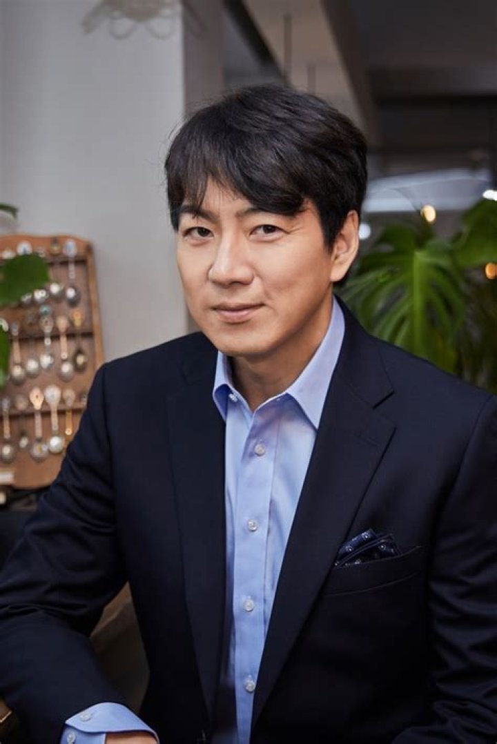 Song Il-gook Biography, Age, Height, Wife, Net Worth, Family