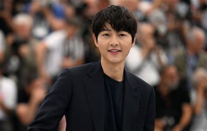 Song Joong-ki biografía, edad, altura, esposo, net worth, familia