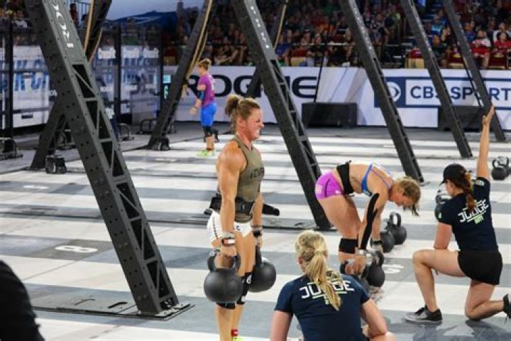 Stacie Tovar (Weight Lifter) - Age, Birthday, Bio, Facts, Family, Net Worth, Height & More